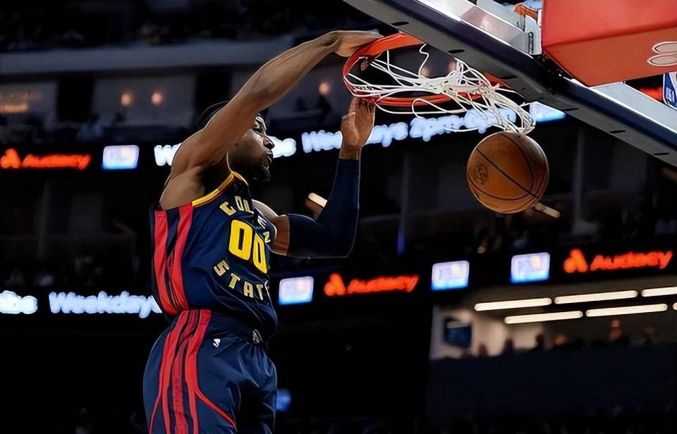 库明加与金州勇士续签两年总额4000万美元合同情况分析