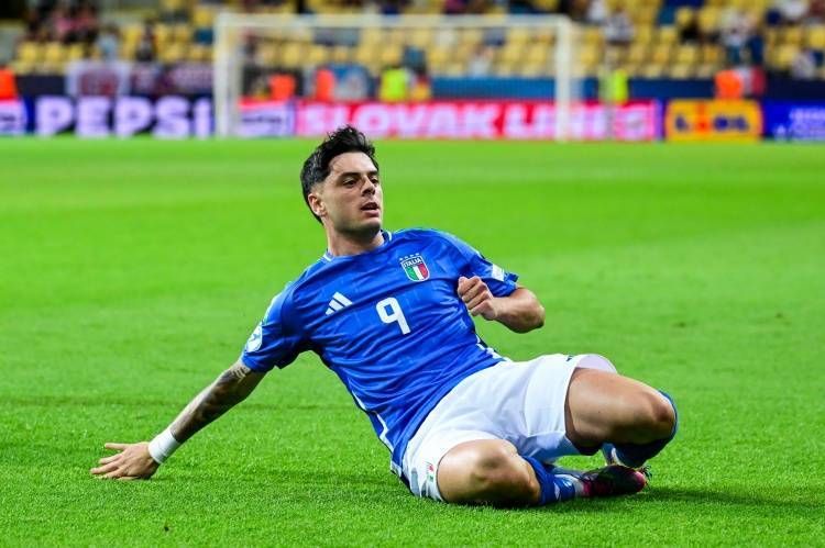 迪马:那不勒斯小将安布罗西诺同意加盟卡利亚里,克雷莫纳在竞争