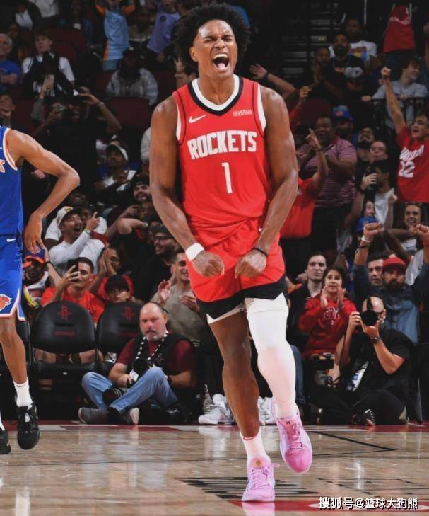 前锋变分卫？美媒评26大得分后卫，火箭队22岁新星入围！他或被动转型
