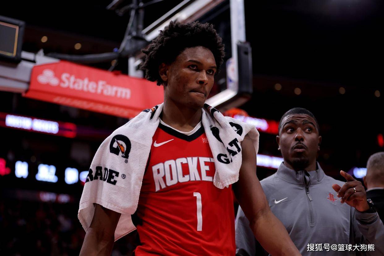 前锋变分卫？美媒评26大得分后卫，火箭队22岁新星入围！他或被动转型