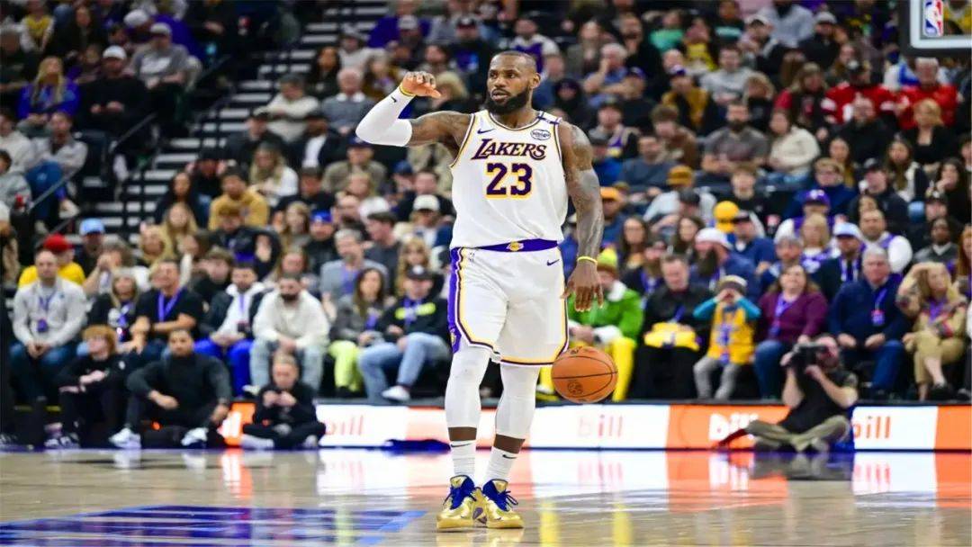 跳出合同?詹姆斯退役时间基本确定,湖人队威逼利诱:下家二选一