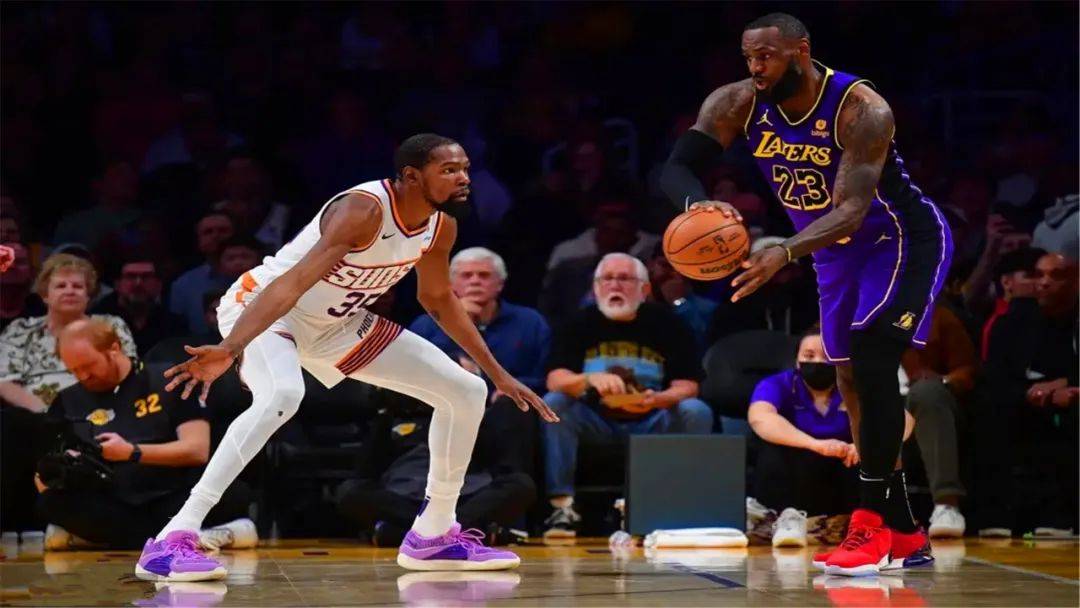 跳出合同?詹姆斯退役时间基本确定,湖人队威逼利诱:下家二选一