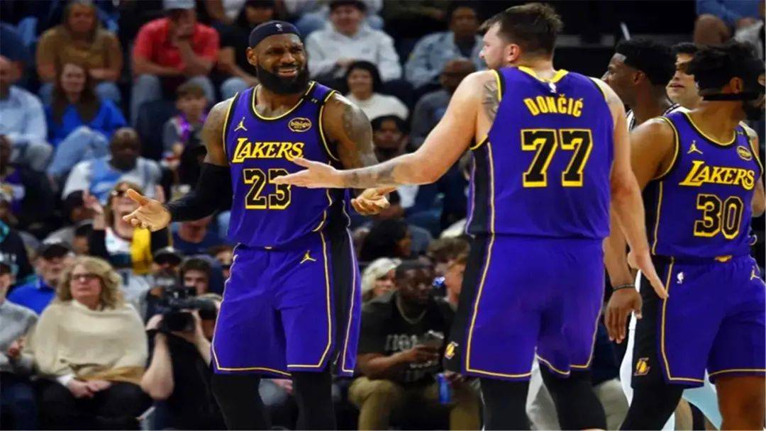 跳出合同?詹姆斯退役时间基本确定,湖人队威逼利诱:下家二选一