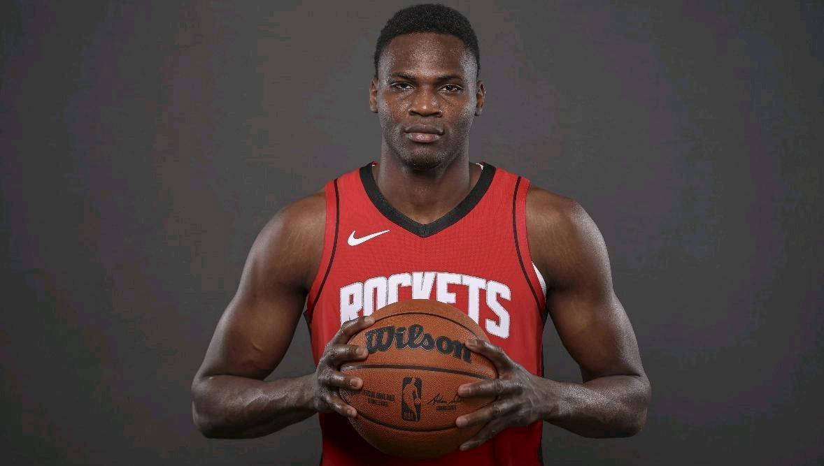 恩法利-当特正式加盟亚特兰大老鹰，创造NBA历史新篇章