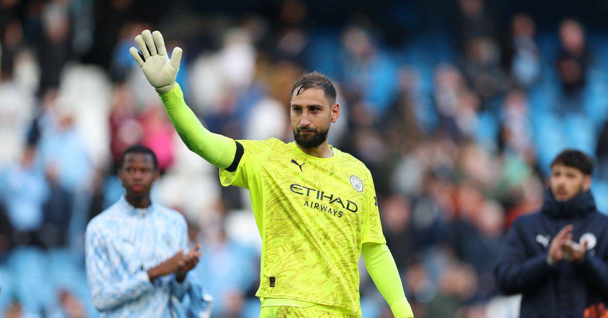 曼联转会策略受质疑,两大弃将斩获奖项暴露管理层失误